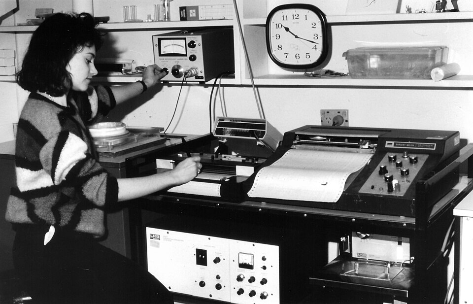 CSIRO ScienceImage 3075 Laboratory work with microcalorimeter.jpg